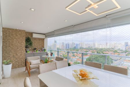 Apartamento à venda com 130m², 2 quartos e 3 vagas Apartamento à venda com 130m², 2 quartos e 3 vagasVaranda