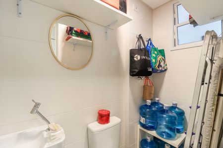 Apartamento à venda com 130m², 2 quartos e 3 vagas Apartamento à venda com 130m², 2 quartos e 3 vagasBanheiro de Serviço