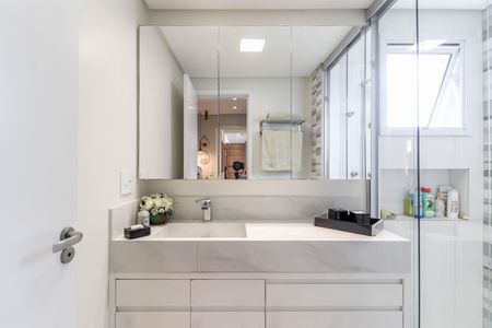 Apartamento à venda com 130m², 2 quartos e 3 vagas Apartamento à venda com 130m², 2 quartos e 3 vagasBanheiro da Suíte 1