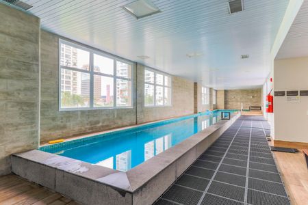 Apartamento à venda com 130m², 2 quartos e 3 vagas Apartamento à venda com 130m², 2 quartos e 3 vagasÁrea Comum - Piscina Coberta