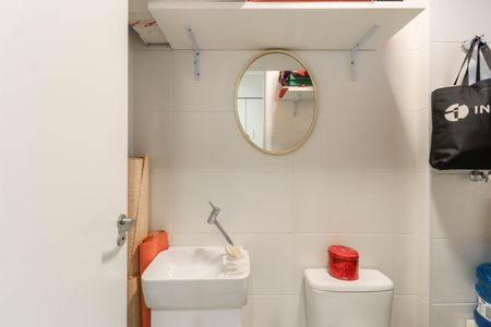 Apartamento à venda com 130m², 2 quartos e 3 vagas Apartamento à venda com 130m², 2 quartos e 3 vagasBanheiro de Serviço