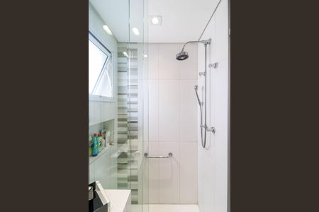 Apartamento à venda com 130m², 2 quartos e 3 vagas Apartamento à venda com 130m², 2 quartos e 3 vagasBanheiro da Suíte 1