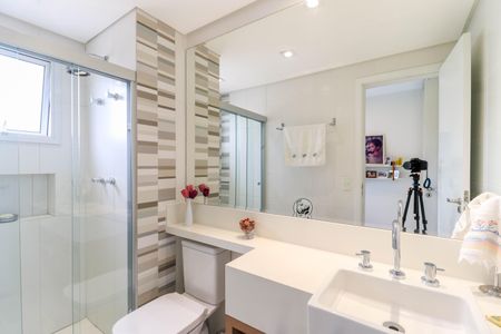 Apartamento à venda com 130m², 2 quartos e 3 vagas Apartamento à venda com 130m², 2 quartos e 3 vagasBanheiro da Suíte 2