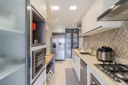 Apartamento à venda com 130m², 2 quartos e 3 vagas Apartamento à venda com 130m², 2 quartos e 3 vagasCozinha