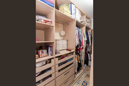 Casa à venda com 100m², 3 quartos e 2 vagasSuíte 