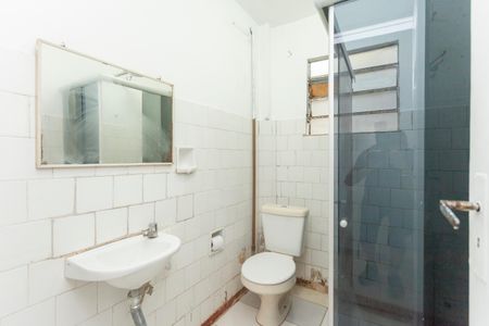 Banheiro de kitnet/studio para alugar com 1 quarto, 28m² em Vila Anhanguera, São Paulo