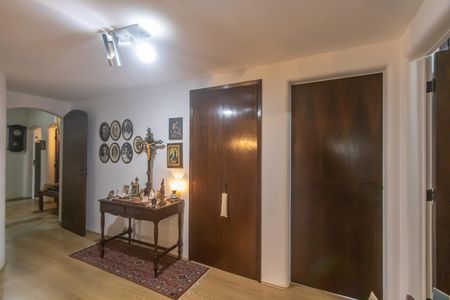 Apartamento à venda com 240m², 4 quartos e 2 vagasCorredor
