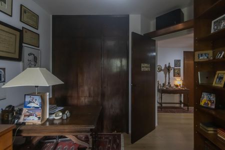 Apartamento à venda com 240m², 4 quartos e 2 vagasEscritório