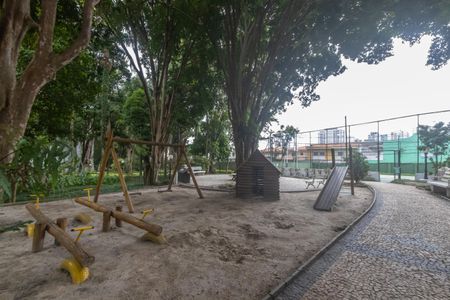 Apartamento à venda com 240m², 4 quartos e 2 vagasÁrea comum - Playground