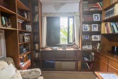 Apartamento à venda com 240m², 4 quartos e 2 vagasEscritório