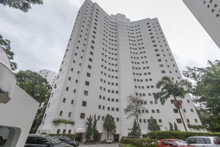 Apartamento à venda com 240m², 4 quartos e 2 vagasFachada