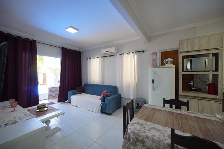 Sala de casa de condomínio para alugar com 3 quartos, 80m² em Barra da Lagoa, Florianópolis