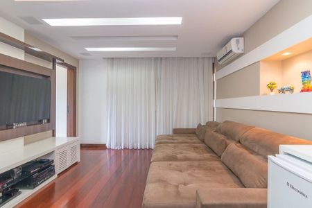 Casa à venda com 6 quartos, 800m² em Piratininga, Niterói