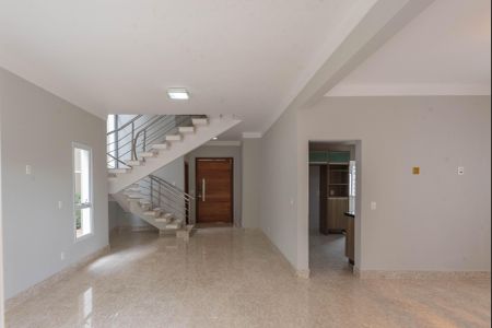 Casa de condomínio para alugar com 277m², 4 quartos e 4 vagas Casa de condomínio para alugar com 277m², 4 quartos e 4 vagasSala