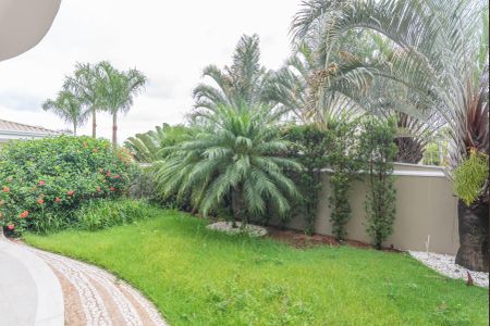 Casa de condomínio para alugar com 277m², 4 quartos e 4 vagas Casa de condomínio para alugar com 277m², 4 quartos e 4 vagasJardim