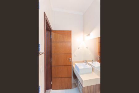 Casa de condomínio para alugar com 277m², 4 quartos e 4 vagas Casa de condomínio para alugar com 277m², 4 quartos e 4 vagasBanheiro da Suíte 2