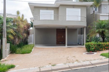 Casa de condomínio para alugar com 277m², 4 quartos e 4 vagas Casa de condomínio para alugar com 277m², 4 quartos e 4 vagasFachada