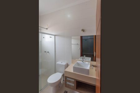 Casa de condomínio para alugar com 277m², 4 quartos e 4 vagas Casa de condomínio para alugar com 277m², 4 quartos e 4 vagasBanheiro da Suíte 3