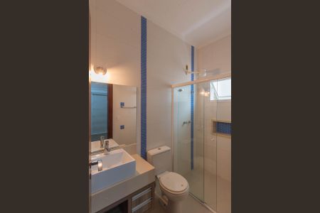 Casa de condomínio para alugar com 277m², 4 quartos e 4 vagas Casa de condomínio para alugar com 277m², 4 quartos e 4 vagasBanheiro da Suíte 2