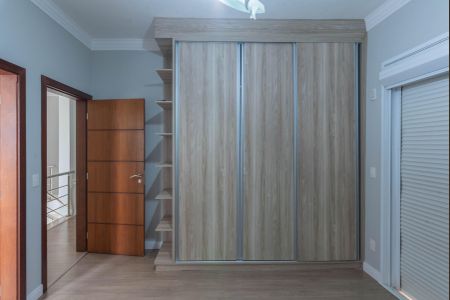 Casa de condomínio para alugar com 277m², 4 quartos e 4 vagas Casa de condomínio para alugar com 277m², 4 quartos e 4 vagasSuíte 3