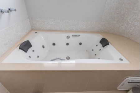 Casa de condomínio para alugar com 277m², 4 quartos e 4 vagas Casa de condomínio para alugar com 277m², 4 quartos e 4 vagasBanheiro da Suíte 1