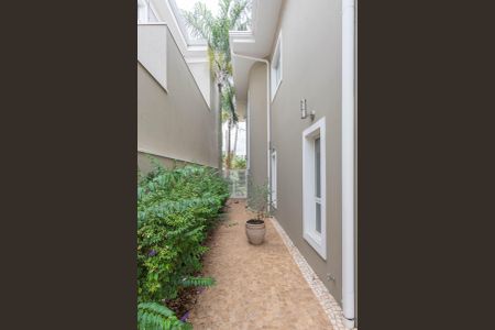 Casa de condomínio para alugar com 277m², 4 quartos e 4 vagas Casa de condomínio para alugar com 277m², 4 quartos e 4 vagasQuintal