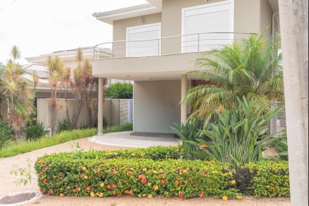 Casa de condomínio para alugar com 277m², 4 quartos e 4 vagas Casa de condomínio para alugar com 277m², 4 quartos e 4 vagasFachada