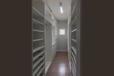 Casa de condomínio para alugar com 277m², 4 quartos e 4 vagas Casa de condomínio para alugar com 277m², 4 quartos e 4 vagasCloset da Suíte 1