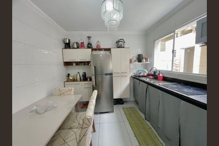 Casa para alugar com 108m², 2 quartos e 2 vagasCozinha