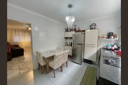 Casa para alugar com 108m², 2 quartos e 2 vagasCozinha