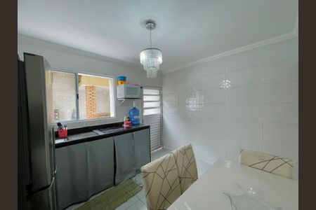 Casa para alugar com 108m², 2 quartos e 2 vagasCozinha