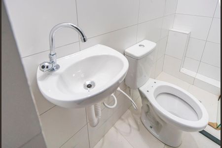 Banheiro  de casa para alugar com 1 quarto, 55m² em Jardim Cristiane, Santo André