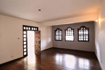Sala de casa à venda com 7 quartos, 400m² em Sagrada Família, Belo Horizonte