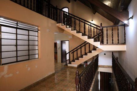 Casa à venda com 400m², 7 quartos e 4 vagasEscada