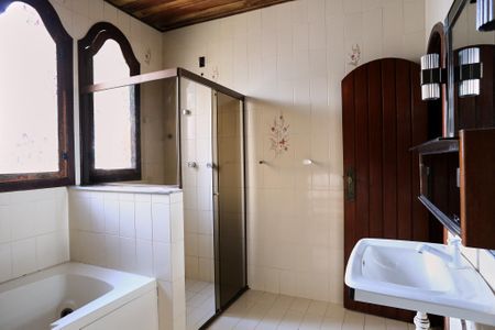 Casa à venda com 400m², 7 quartos e 4 vagasBanheiro da Suíte 1