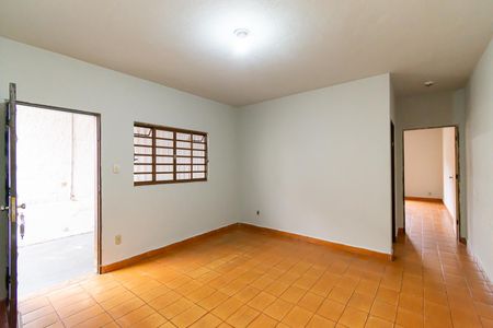Casa para alugar com 130m², 1 quarto e 3 vagas Casa para alugar com 130m², 1 quarto e 3 vagasSala