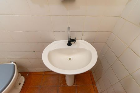 Banheiro de casa para alugar com 1 quarto, 130m² em Vila Antonieta, São Paulo