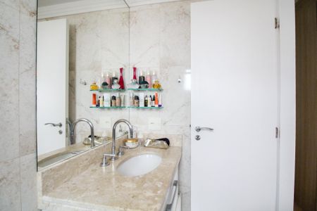 Apartamento à venda com 119m², 3 quartos e 2 vagasBanheiro da Suíte 2