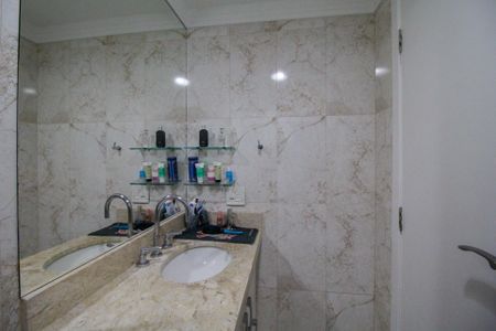 Apartamento à venda com 119m², 3 quartos e 2 vagasBanheiro da Suíte 1