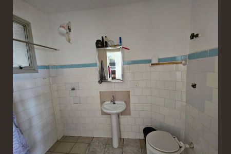 Banheiro de kitnet/studio à venda com 1 quarto, 24m² em Centro Histórico, Porto Alegre