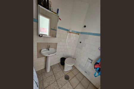 Banheiro de kitnet/studio à venda com 1 quarto, 24m² em Centro Histórico, Porto Alegre