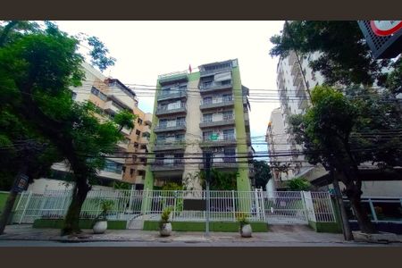Apartamento para alugar com 110m², 3 quartos e 1 vaga Apartamento para alugar com 110m², 3 quartos e 1 vagaFachada