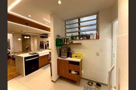 Apartamento para alugar com 130m², 3 quartos e sem vaga