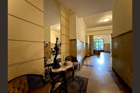 Apartamento para alugar com 130m², 3 quartos e sem vaga