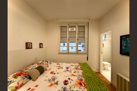 Apartamento para alugar com 130m², 3 quartos e sem vaga