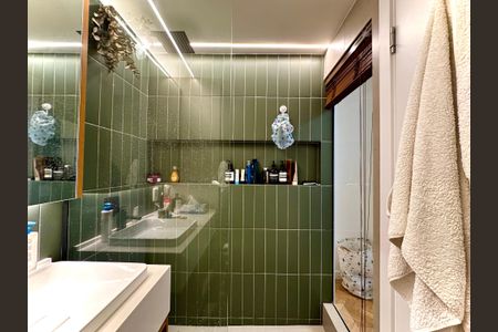 Apartamento para alugar com 130m², 3 quartos e sem vaga