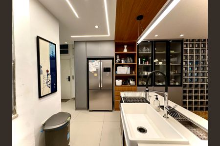 Apartamento para alugar com 130m², 3 quartos e sem vaga