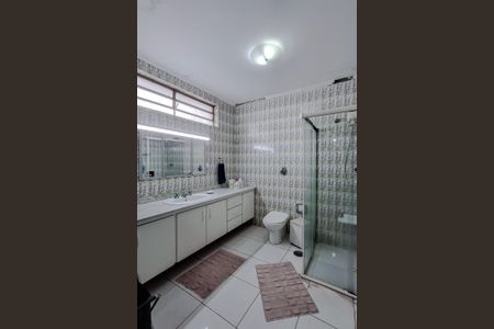 Casa à venda com 300m², 3 quartos e 6 vagasBanheiro da Suíte