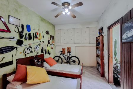 Casa à venda com 300m², 3 quartos e 6 vagasQuarto de Serviço