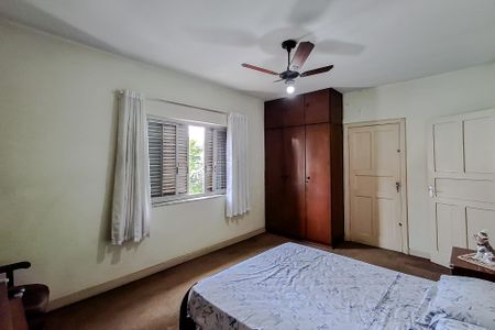 Casa à venda com 300m², 3 quartos e 6 vagasQuarto 4 - Suíte